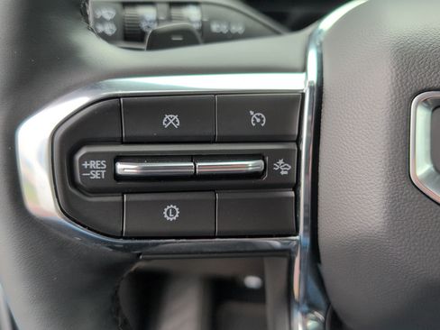 Used 2025 GMC Yukon Denali AWD/4WD image 13
