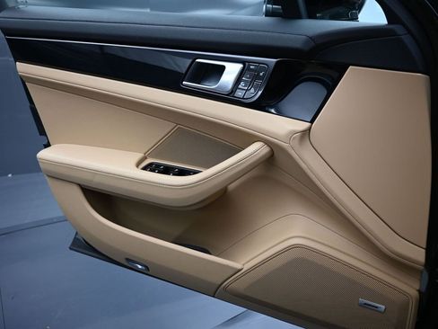 Used 2018 Porsche Panamera 4S image 22