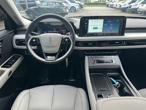 New 2026 Lincoln Aviator AWD w/ Jet Appearance Package image 23