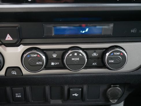 Used 2022 Toyota Tacoma SR image 23