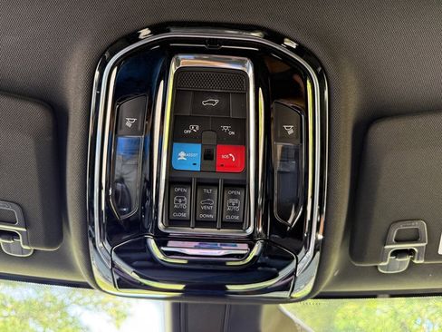 Used 2023 Jeep Grand Cherokee Summit w/ Adv Protech Group IV AWD/4WD image 33