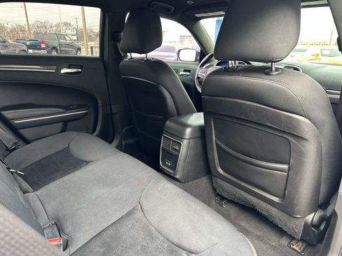 Used 2019 Chrysler 300 Touring w/ Sport Appearance Package image 38