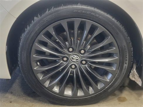 Used 2016 Toyota Avalon Touring image 9