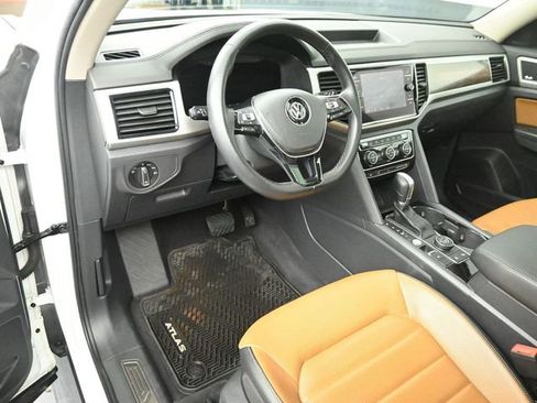 Used 2018 Volkswagen Atlas SEL Premium image 9