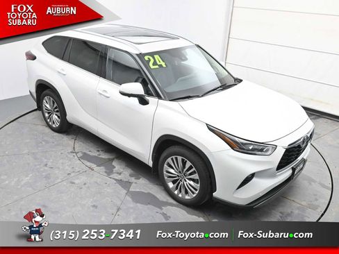 Used 2024 Toyota Highlander Platinum image 22