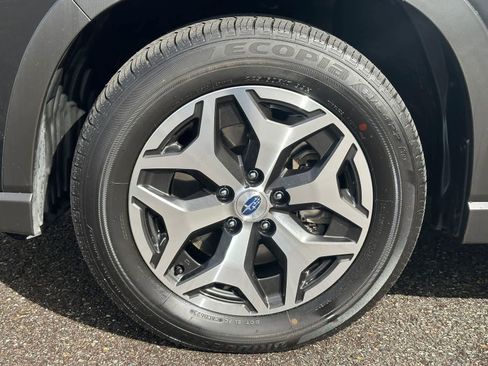Certified 2023 Subaru Forester Premium AWD/4WD image 8