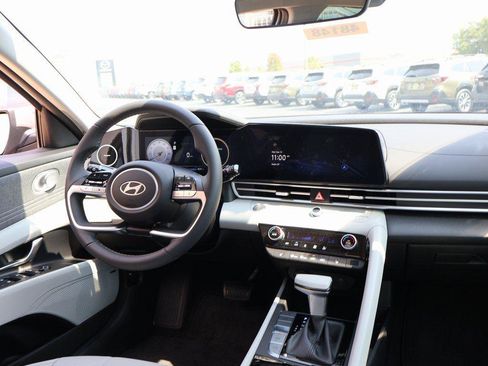 New 2025 Hyundai Elantra Limited image 14