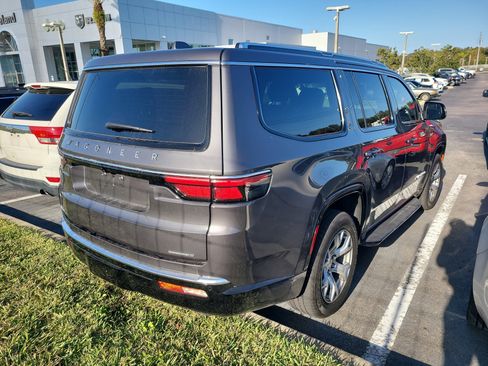 Used 2022 Jeep Wagoneer Series II image 4