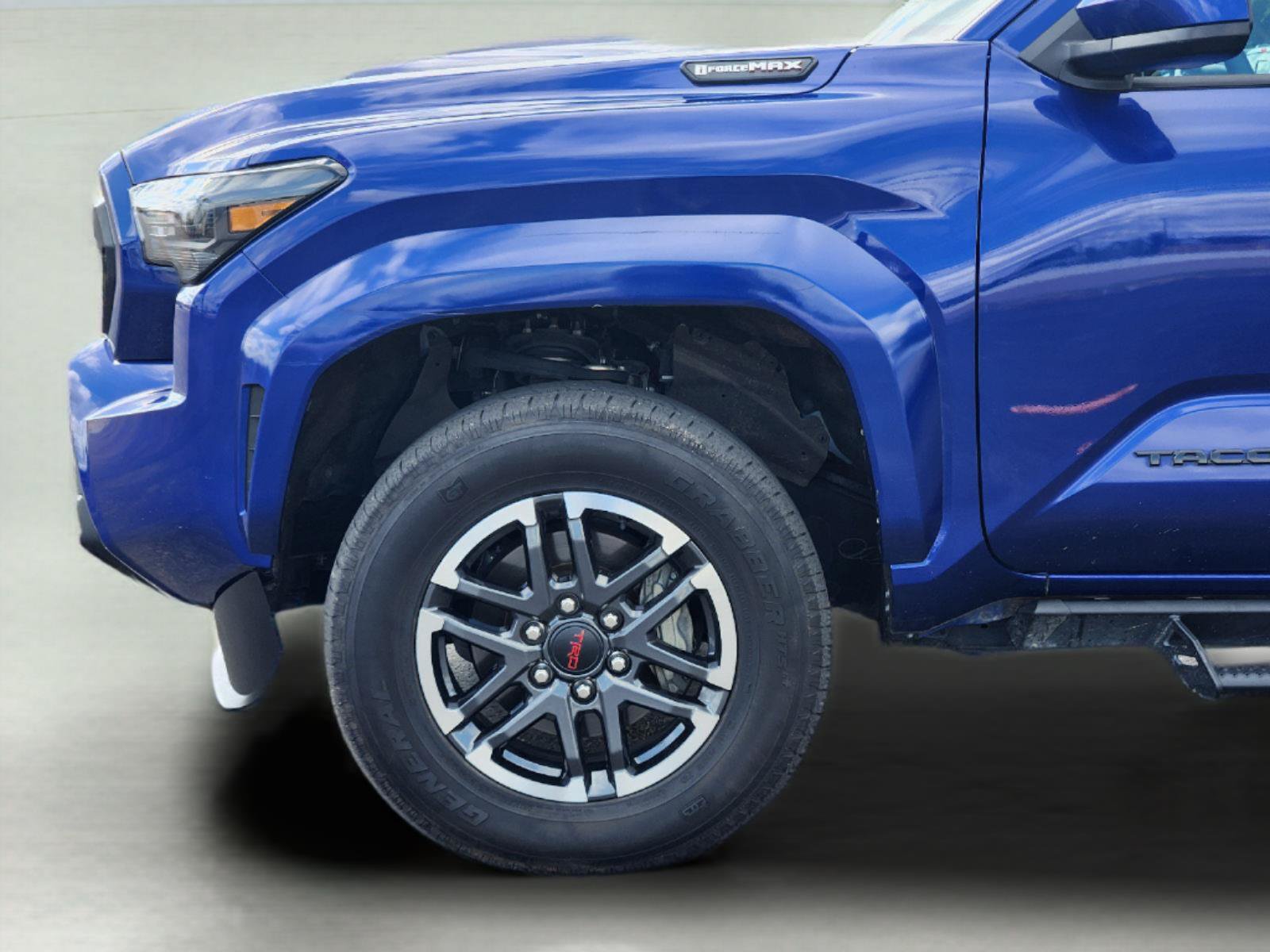 Used 2025 Toyota Tacoma TRD Sport AWD/4WD image 9