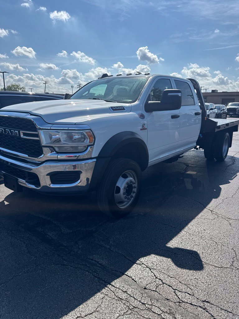 Used 2024 RAM 5500 Tradesman w/ Chrome Appearance Group AWD/4WD image 3