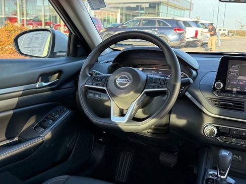 Used 2022 Nissan Altima 2.5 SV image 10