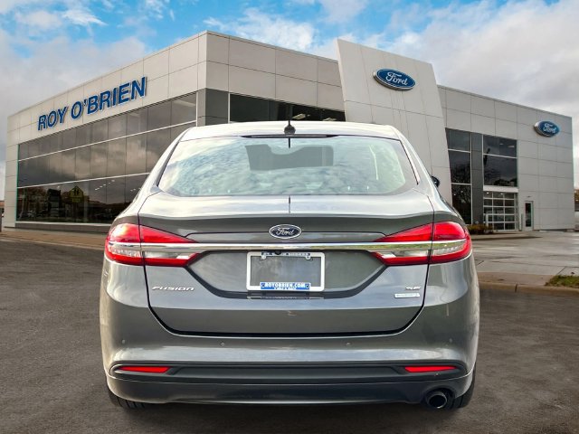 Used 2018 Ford Fusion SE w/ Fusion SE Technology Package FWD image 4