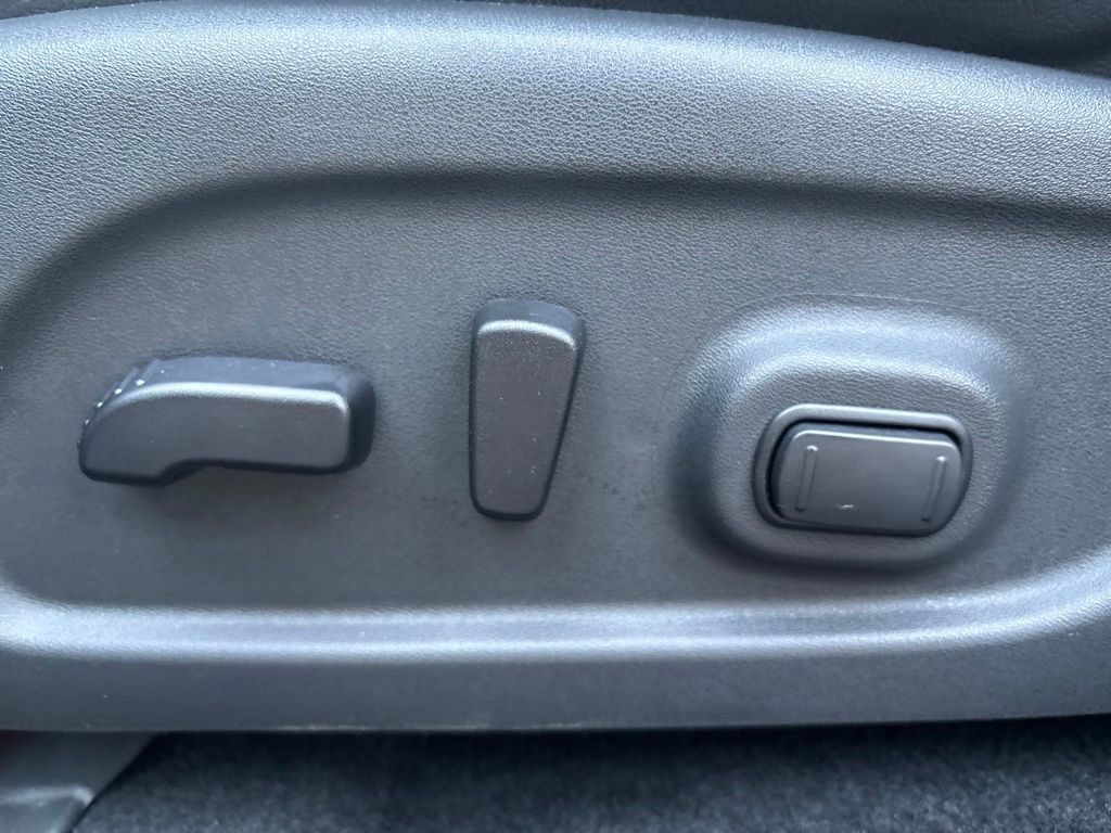 Used 2019 Nissan Pathfinder SL AWD/4WD image 22