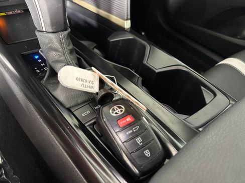 Used 2025 Toyota Camry SE w/ Convenience Package FWD image 18