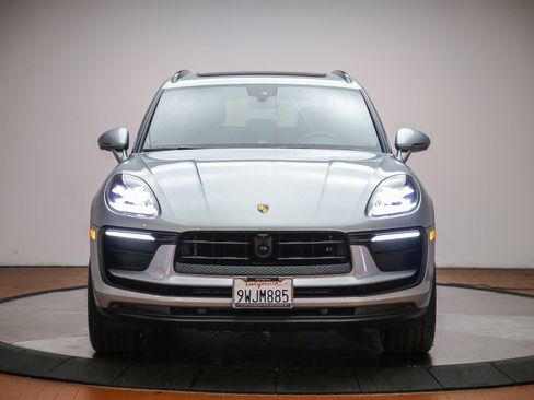 Certified 2026 Porsche Macan AWD/4WD image 10