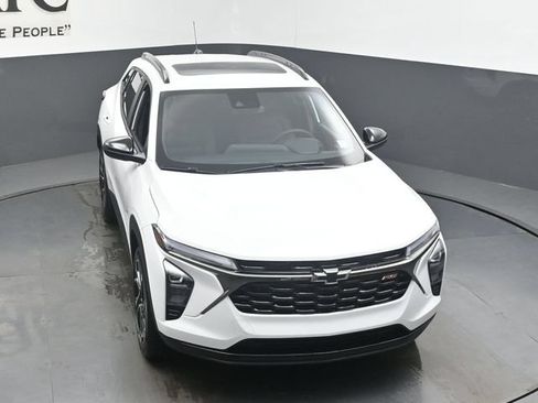 New 2026 Chevrolet Trax RS w/ Sunroof Package FWD image 25