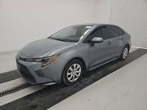 Used 2022 Toyota Corolla LE image 3