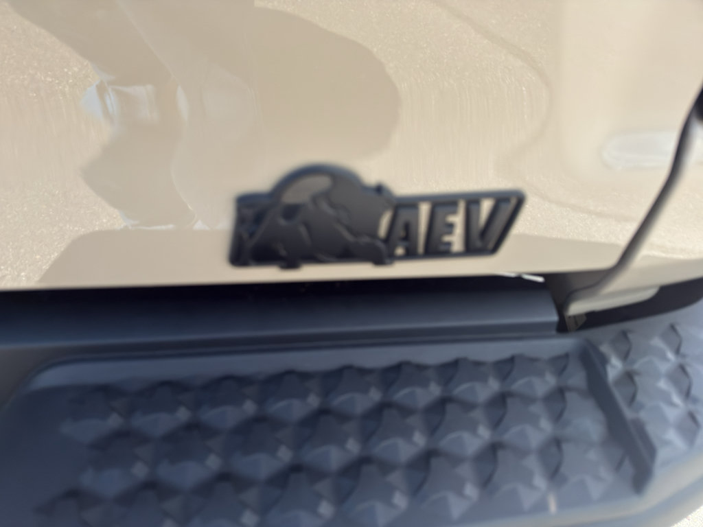 Used 2024 Chevrolet Colorado ZR2 w/ ZR2 Bison Edition AWD/4WD image 7