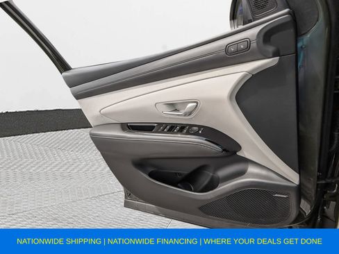 Used 2025 Hyundai Tucson Limited image 35