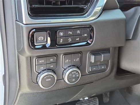 Used 2026 GMC Yukon Denali w/ Advanced Technology Package image 26