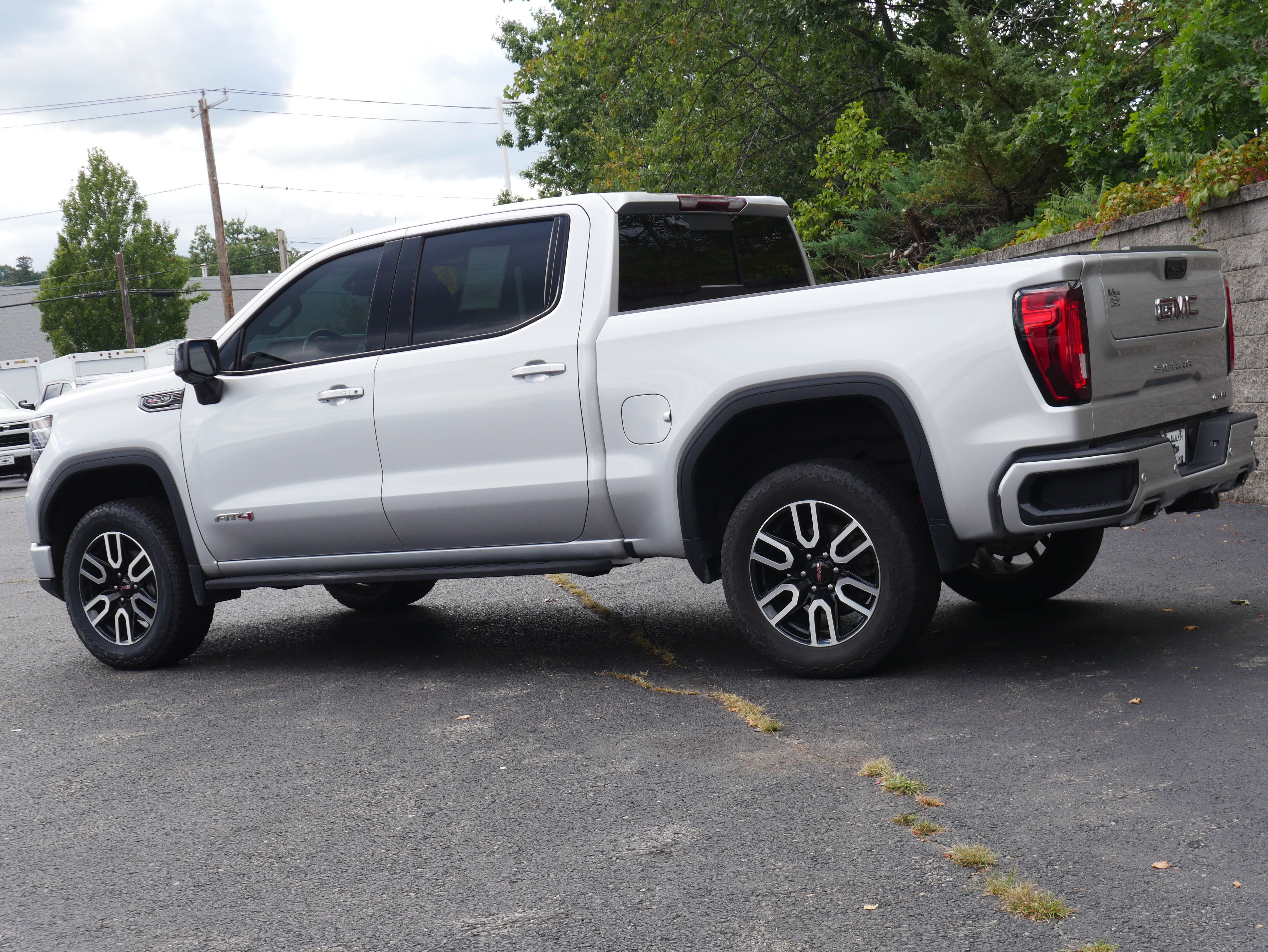 Certified 2022 GMC Sierra 1500 AT4 w/ AT4 Premium Package AWD/4WD image 4
