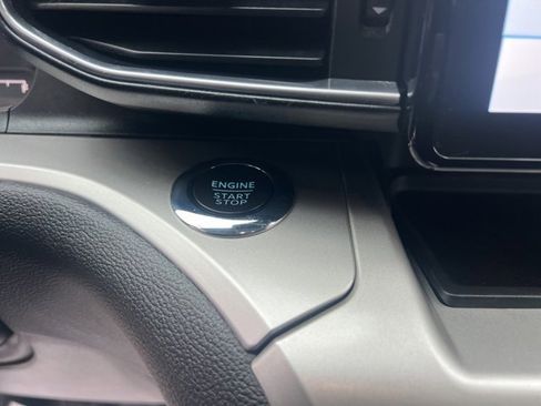 Used 2022 Ford Explorer XLT w/ Equipment Group 202A image 32