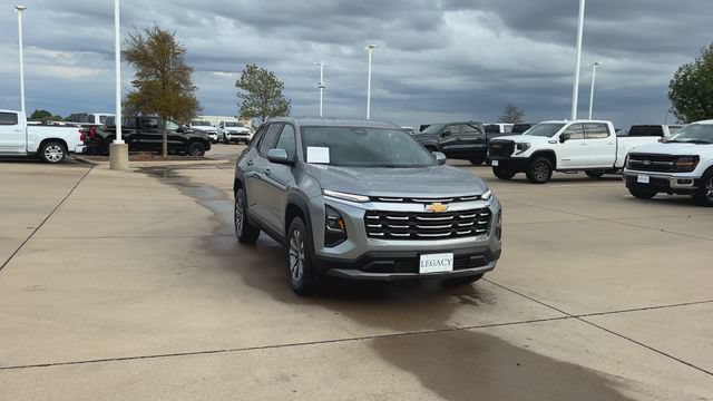 Used 2025 Chevrolet Equinox LT FWD image 3