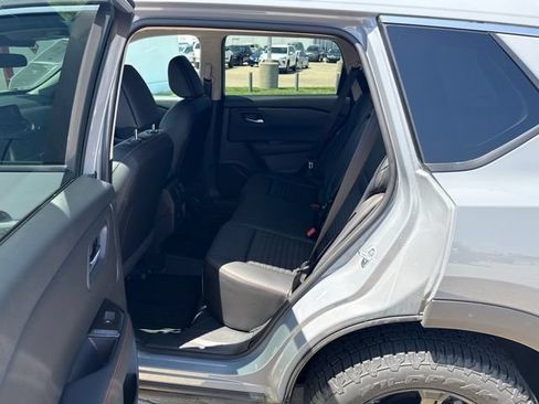 Used 2025 Nissan Rogue SV AWD/4WD image 25