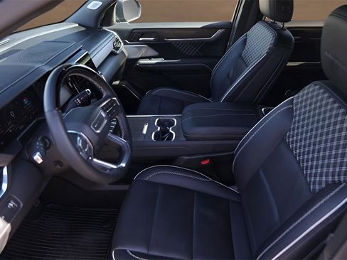 Used 2024 GMC Acadia Denali w/ Super Cruise Package image 9