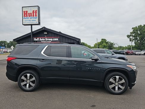 Used 2021 Chevrolet Traverse LT w/ LT Premium Package FWD image 2