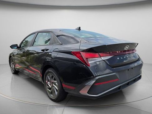 Used 2024 Hyundai Elantra SEL FWD image 7