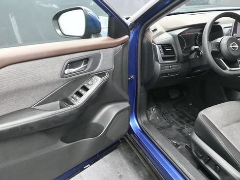 Used 2023 Nissan Rogue SV AWD/4WD image 16