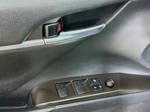 Used 2021 Toyota Camry SE FWD image 15