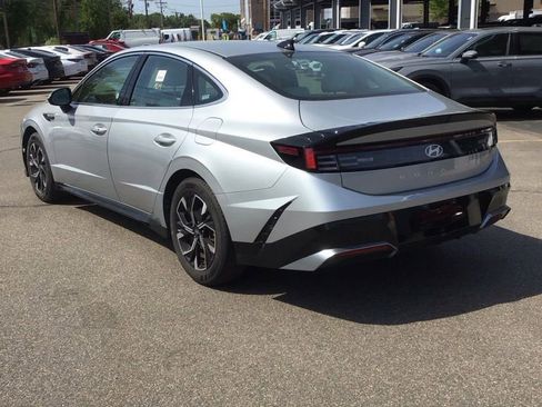 Used 2025 Hyundai Sonata SEL FWD image 2