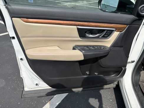Used 2017 Honda CR-V Touring image 11