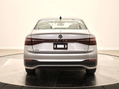 New 2026 Volkswagen Jetta SE image 4