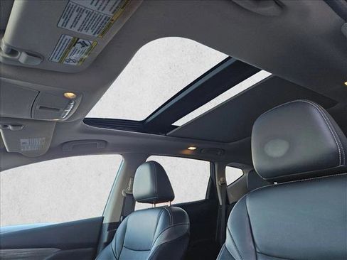 Used 2018 Nissan Murano SL w/ Moonroof Package image 16
