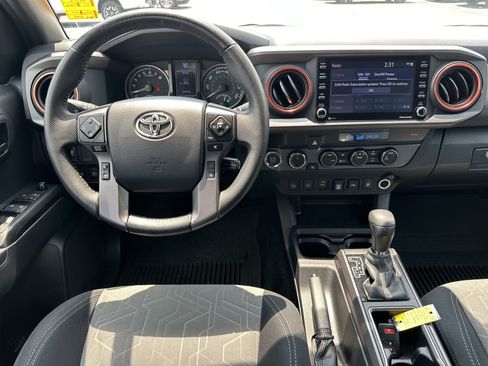 Used 2022 Toyota Tacoma TRD Off-Road w/ Technology Package AWD/4WD image 15