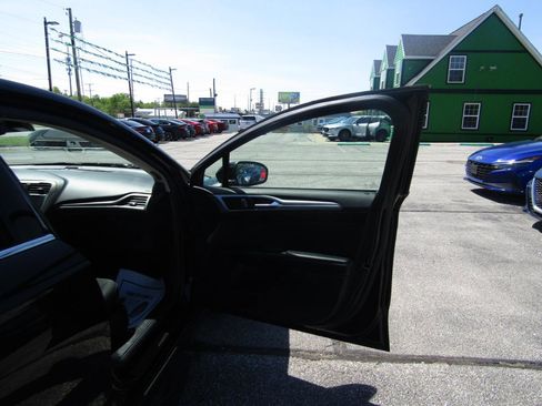 Used 2020 Ford Fusion SE FWD image 23