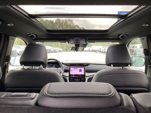 New 2025 Jeep Grand Cherokee Limited w/ Black Appearance Package image 15