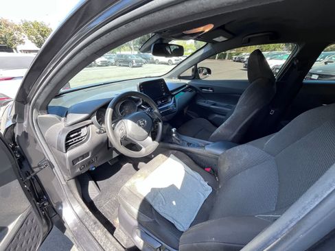 Used 2019 Toyota C-HR LE image 5