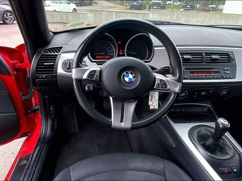 Used 2005 BMW Z4 2.5i image 5