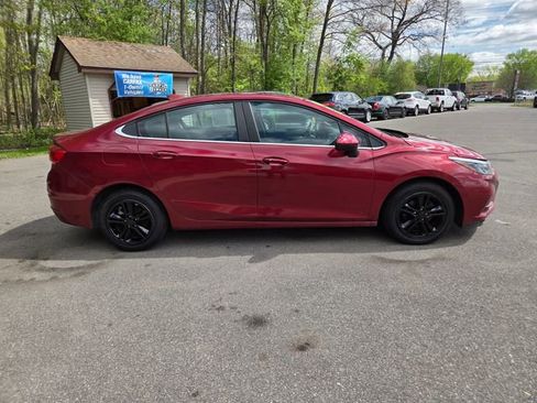 Used 2018 Chevrolet Cruze LT w/ Convenience Package FWD image 7