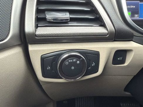 Used 2019 Ford Fusion SE image 15