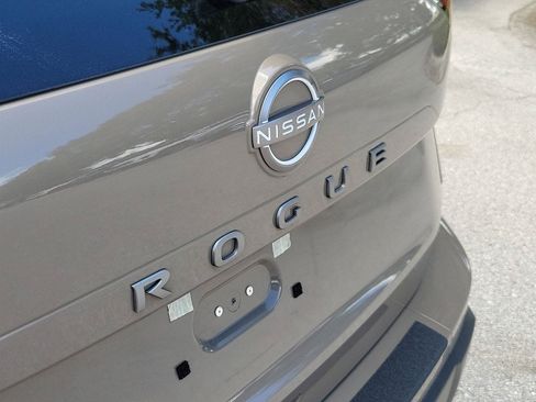 Used 2025 Nissan Rogue SV FWD image 6
