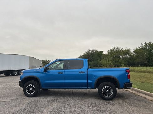 Used 2024 Chevrolet Silverado 1500 ZR2 image 9