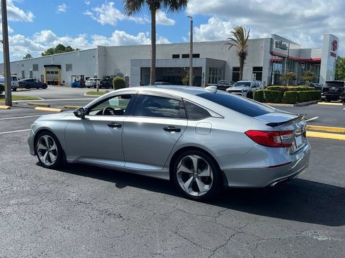 Used 2018 Honda Accord Touring image 3