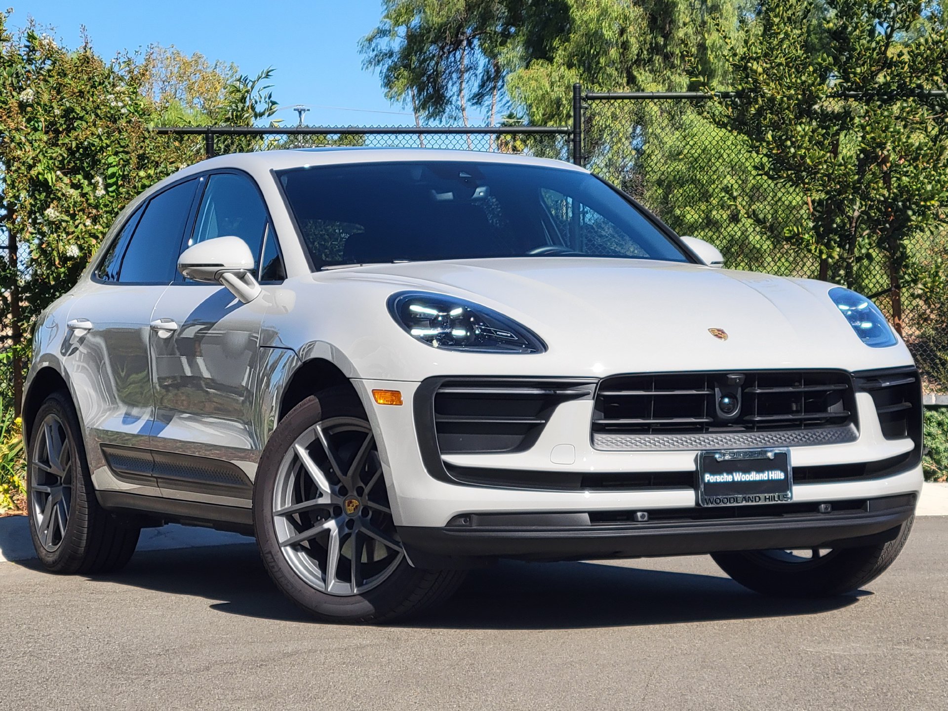 Used 2026 Porsche Macan AWD/4WD image 9