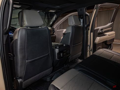 Used 2023 Chevrolet Silverado 1500 ZR2 w/ Technology Package AWD/4WD image 26