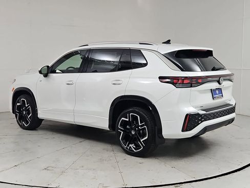 New 2026 Volkswagen Tiguan SEL R-Line AWD/4WD image 4
